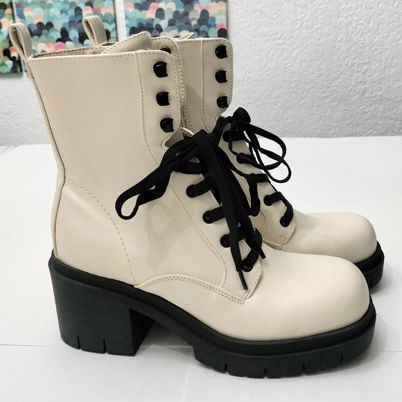 Nine West Juna3 Ivory Lace Up Chunky Block Heel Rounded Toe Combat Ankle Boots. - Picture 3 of 10